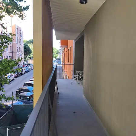 Romanello E アパート