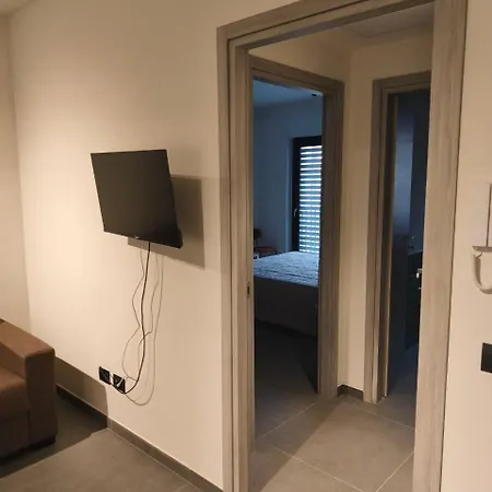 Romanello E *